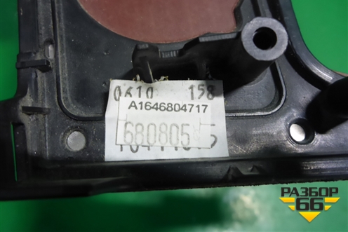 Накладка на торпедо (центральная) (A1646804717) для Mercedes Benz ML-Klass W164 c 2005-2011г