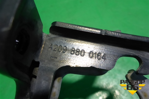 Крюк замка капота (A2098800164) для Mercedes Benz ML-Klass W164 c 2005-2011г