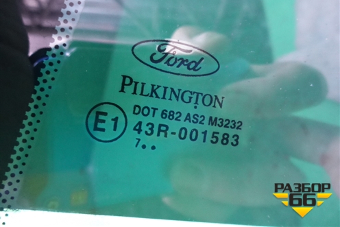 Стекло двери задней правой форточка (2007г) для Ford Fusion с 2002г
