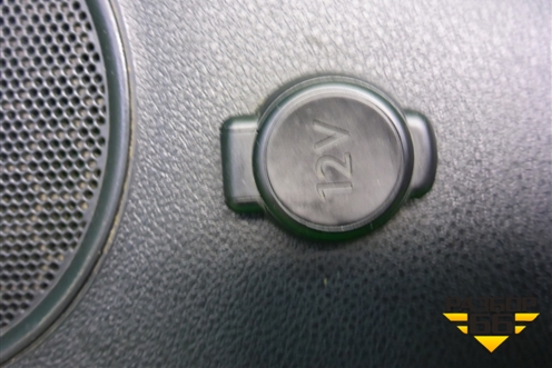 Держатель задней полки правый (9683529877) для Peugeot Partner Tepee с 2008г