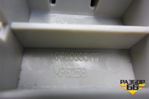 Кронштейн (перегородки левый) (9680895177) для Peugeot Partner Tepee с 2008г