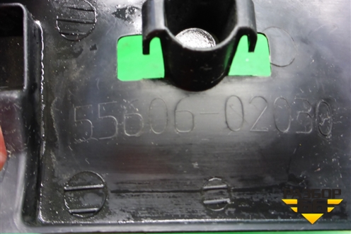 Накладка на торпедо (на коленями водителя) (5560602030) для Toyota Auris с 2006-2012г