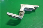 Петля двери передней правой нижняя (13180568) для Opel Corsa D с 2006-2014г
