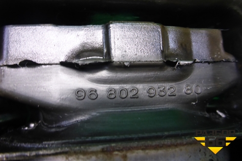 Опора КПП левая (9680293280) для Peugeot 207 с 2006-2015г