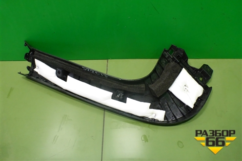 Обшивка двери багажника (правая) (KB7W68940) для Mazda CX 5 с 2017г