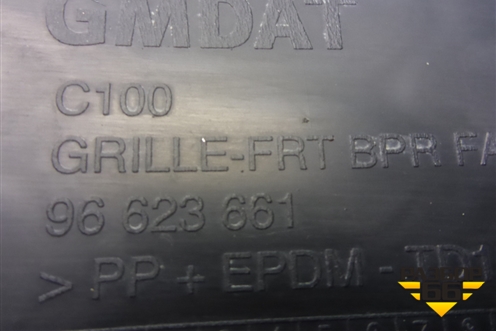 Решетка в передний бампер правая (96623661) для Chevrolet Captiva с 2006-2011г