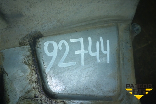 Крышка двигателя передняя (4.2л.supercharged) (4H236019AA) для Land Rover Range Rover 3 с 2002-2012г