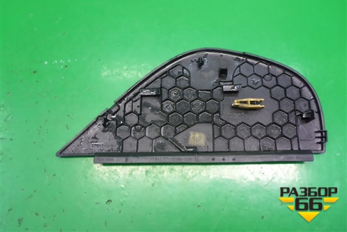 Накладка на торпедо (боковая левая) (1K0858247D) для Volkswagen Jetta с 2005-2011г
