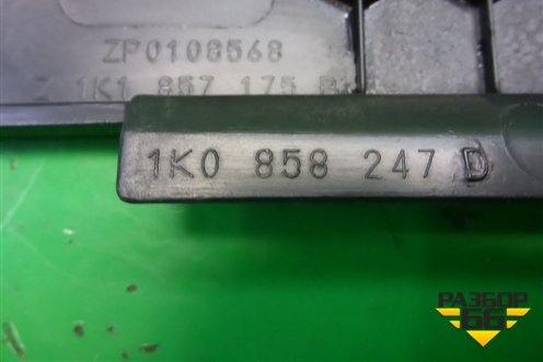 Накладка на торпедо (боковая левая) (1K0858247D) для Volkswagen Jetta с 2005-2011г