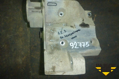 Кронштейн генератора (4.2л.) (YLU500320) для Land Rover Range Rover 3 с 2002-2012г