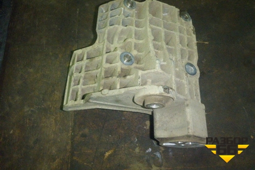 Кронштейн генератора (4.2л.) (YLU500320) для Land Rover Range Rover 3 с 2002-2012г
