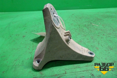 Кронштейн двигателя правый (4.2л BAR) (7L8199308A) для Volkswagen Touareg c 2002-2010г