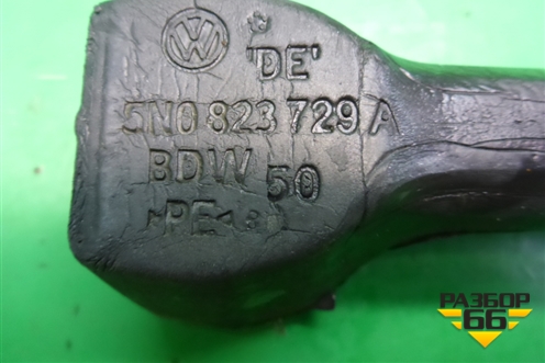 Пыльник переднего бампера верхний (5N0823729A) для Volkswagen Tiguan с 2011-2016г