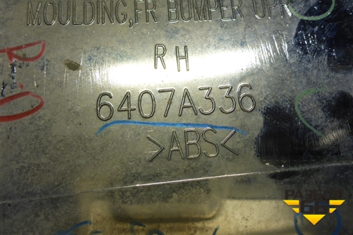 Накладка переднего бампера правая (верхняя) (6407A336) для Mitsubishi L 200 c 2015г