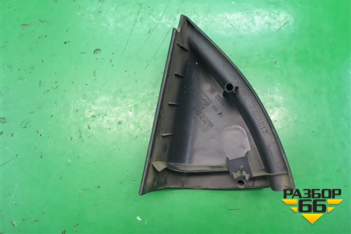 Накладка двери передней правой уголок (8200079927) для Renault Megane 2 с 2002-2009г