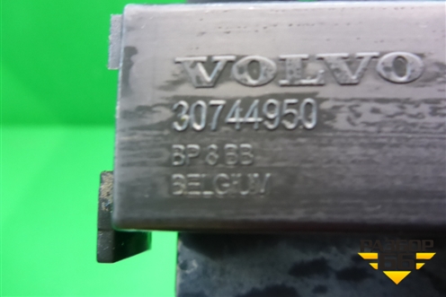 Кронштейн заднего бампера центральный (30744950) для Volvo S40 с 2004-2012г