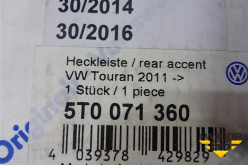 Накладка двери багажника (новая) (5T0071360) для Volkswagen Touran с 2010-2016г