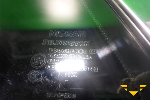 Стекло глухое левое (833134EA0A) для Nissan Qashqai (J11E) с 2013г