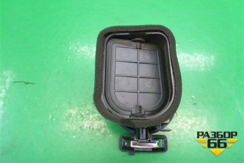 Дефлектор воздушный центральный (правый) (JBD500140) для Land Rover Discovery 3 с 2004-2009г