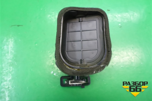 Дефлектор воздушный центральный (левый) (JBD500150) для Land Rover Discovery 3 с 2004-2009г