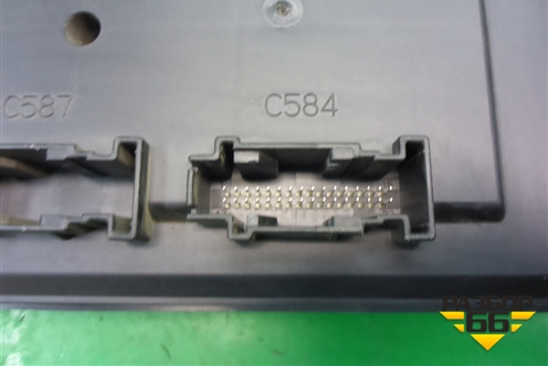 Блок предохранителей салонный (YQE500350) для Land Rover Discovery 3 с 2004-2009г