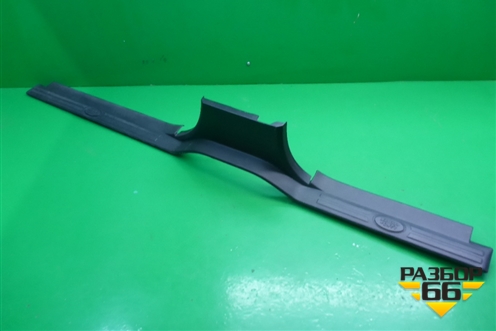 Накладка порога внутренняя правая (EMH500160) для Land Rover Discovery 3 с 2004-2009г