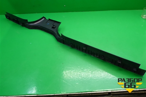Накладка порога внутренняя правая (EMH500160) для Land Rover Discovery 3 с 2004-2009г