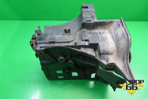 Площадка под аккумулятор (правая) (DWM500042 DWM500021) для Land Rover Discovery 3 с 2004-2009г