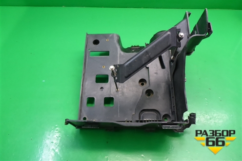 Площадка под аккумулятор (правая) (DWM500042 DWM500021) для Land Rover Discovery 3 с 2004-2009г