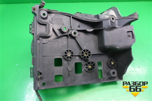 Площадка под аккумулятор (правая) (DWM500042 DWM500021) для Land Rover Discovery 3 с 2004-2009г