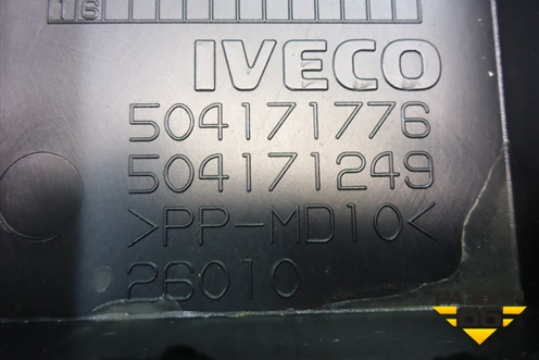 Кронштейн  (правого бардачка) (504171776 504171249) для Iveco  Stralis с 2007г
