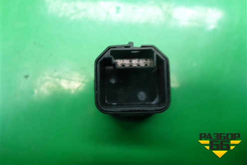 Кнопка включения ПТФ (504096697) для Iveco  Stralis с 2007г