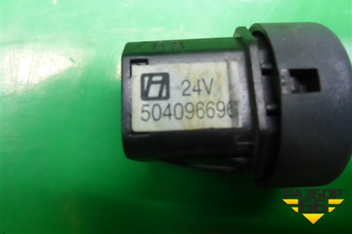 Кнопка включения ПТФ (504096696) для Iveco  Stralis с 2007г