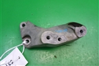 Кронштейн КПП левый (1.6л F16D3 МКПП) (13248573) для Chevrolet Cruze c 2009-2015г