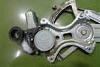 Стеклоподъёмник электрический передний правый (8571060320) для Toyota Land Cruiser (200) с 2008г