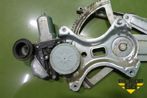 Стеклоподъёмник электрический передний правый (8571060320) для Toyota Land Cruiser (200) с 2008г