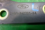 Петля крышки багажника левая (2M51F42701AA) для Ford Focus 1 с 1998-2004г