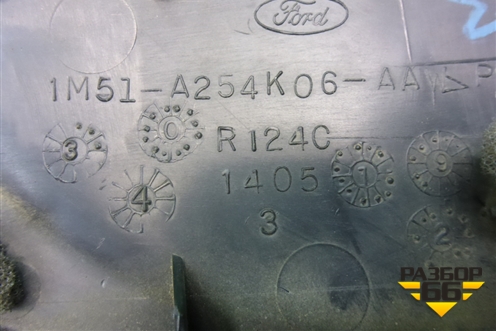 Накладка двери задней правой (уголок) (1M51A254K06) для Ford Focus 1 с 1998-2004г