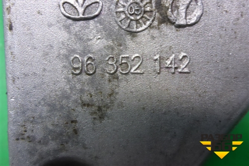 Кронштейн генератора (нижний 1.6л A16DMS) (96352142) для Chevrolet Rezzo с 2003г