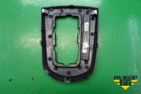 Накладка внутренняя (на кулису АКПП) (846504L300) для Hyundai Solaris с 2010-2016г