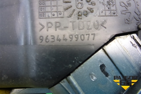 Дефлектор воздушный левый (9634499077) для Peugeot 307 с 2001-2007г