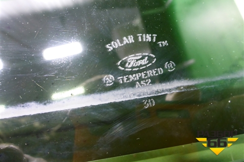 Стекло двери задней правой (седан-хэтчбек) для Ford Focus 1 с 1998-2004г