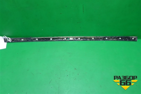 Накладка двери передней правой (51137364352) для BMW 7-серия G11/G12 с 2015г
