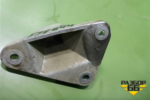 Кронштейн (2.4л B5244S) (8670236) для Volvo S40 с 2004-2012г