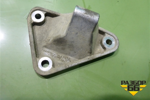 Кронштейн (2.4л B5244S) (8670236) для Volvo S40 с 2004-2012г