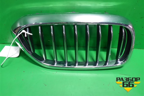 Решетка радиатора правая (51137383520) для BMW 5-серия G30 с 2017г