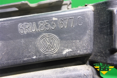 Решетка в передний бампер центральная (после 2015г) (6RU853677C) для Volkswagen Polo (седан) с 2010г