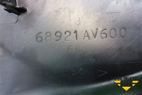 Накладка внутренняя (консоли левая) (68921AV600) для Nissan Primera (P12E) с 2001-2008г