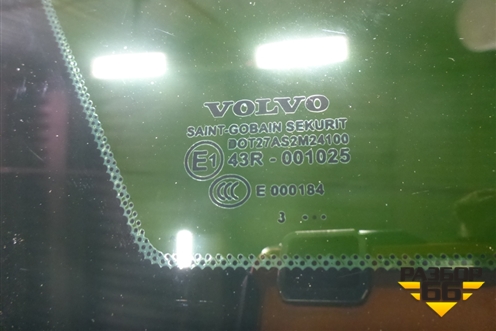 Стекло глухое левое (седан) (8650440) для Volvo S40 с 2004-2012г