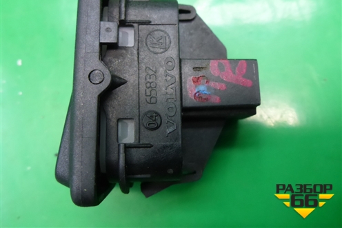 Кнопка центрального замка (правая) (30669958) для Volvo S40 с 2004-2012г